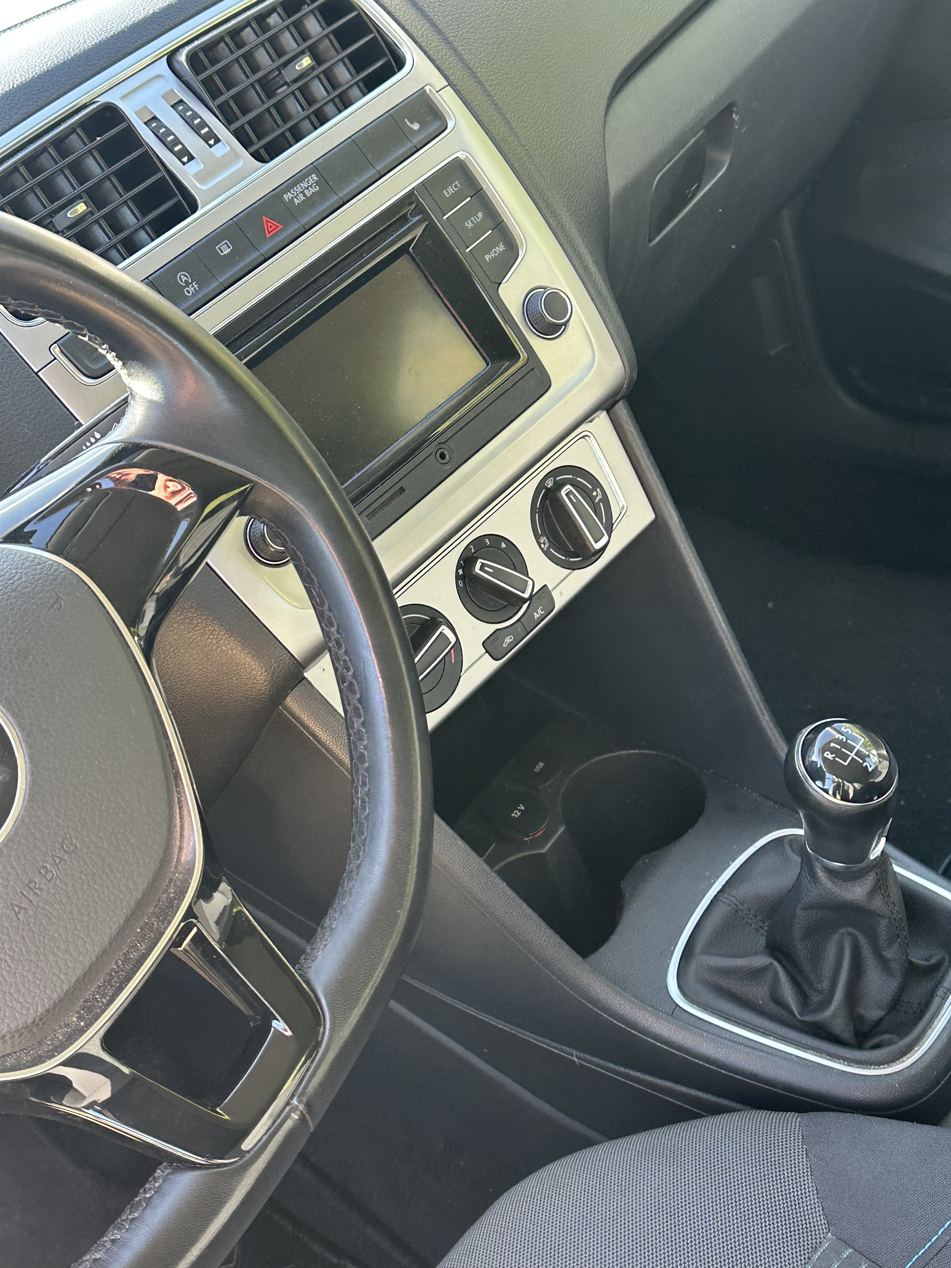 Grå VW Polo fra 2015