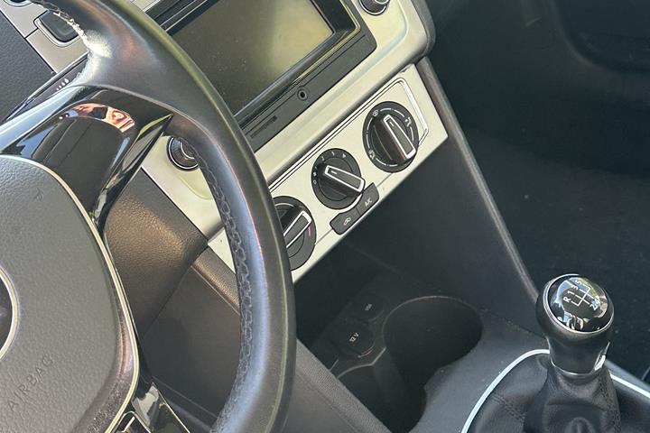 Grå VW Polo fra 2015