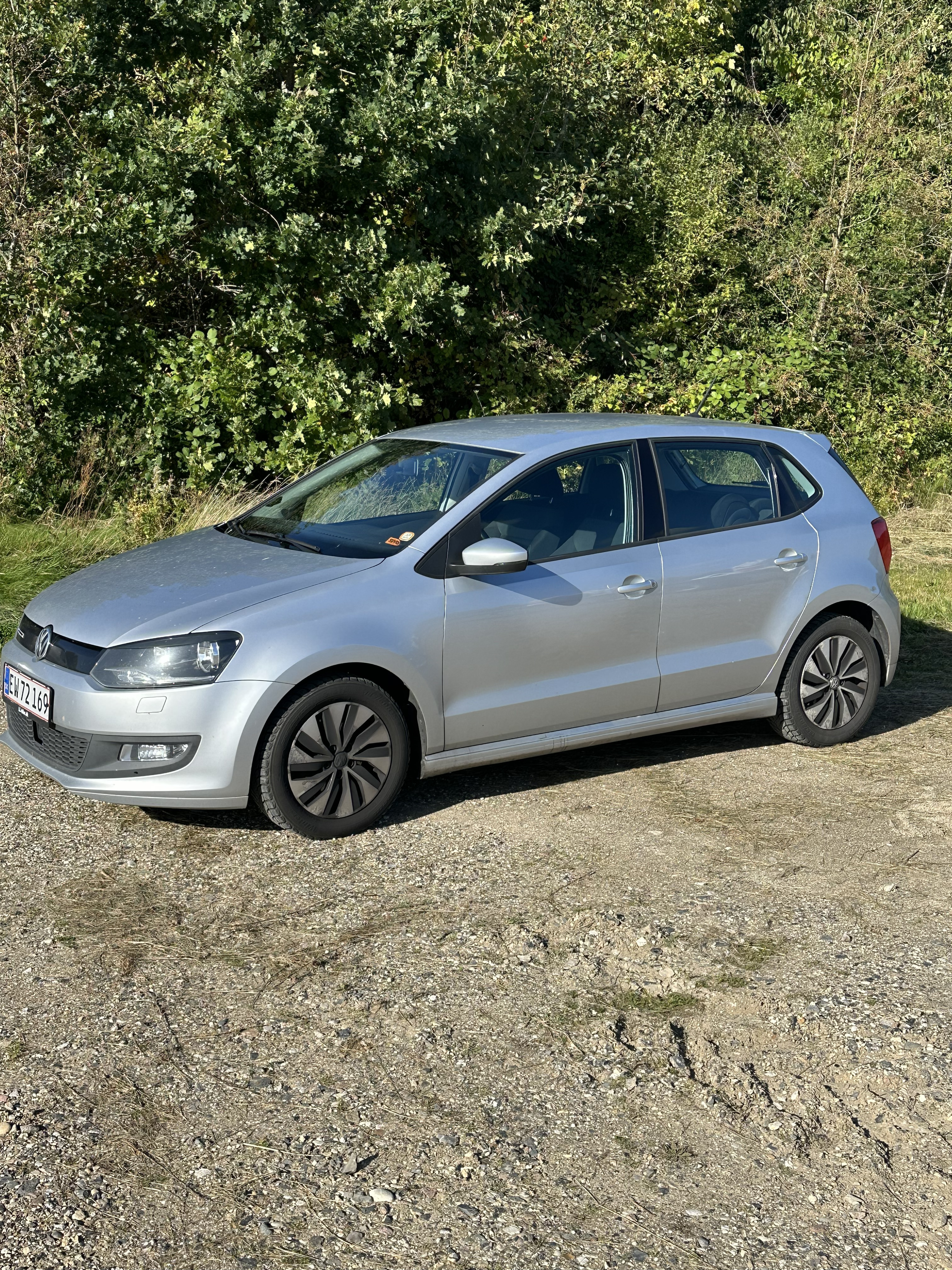Grå VW Polo fra 2015