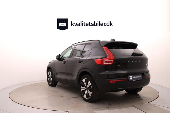 Sort Volvo XC40 fra 2023