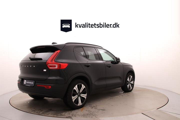 Sort Volvo XC40 fra 2023