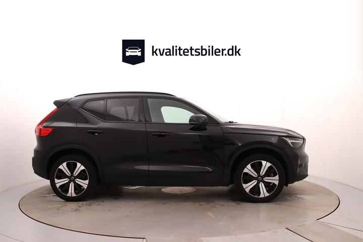 Sort Volvo XC40 fra 2023