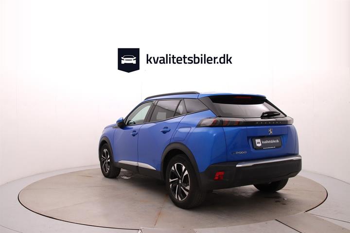 Blå Peugeot e-2008 fra 2021