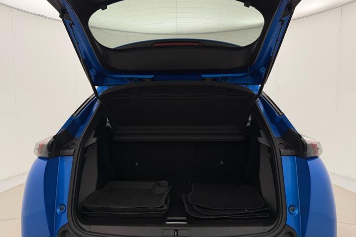 Blå Peugeot e-2008 fra 2021