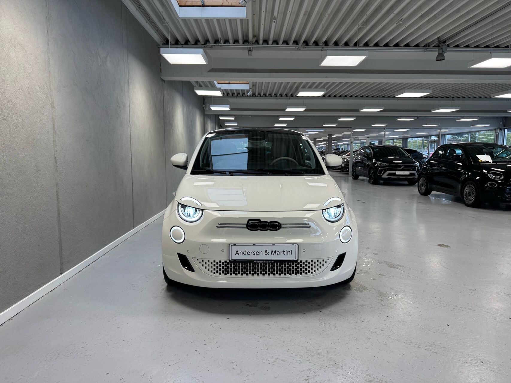 Hvid Fiat 500e fra 2023