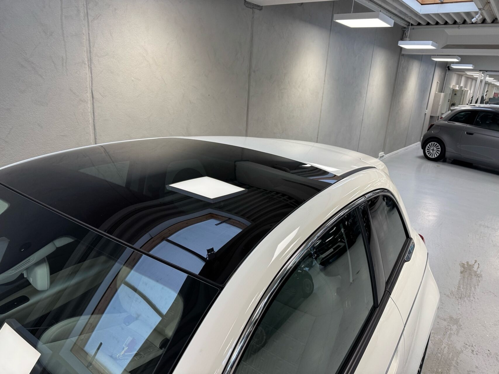 Hvid Fiat 500e fra 2023