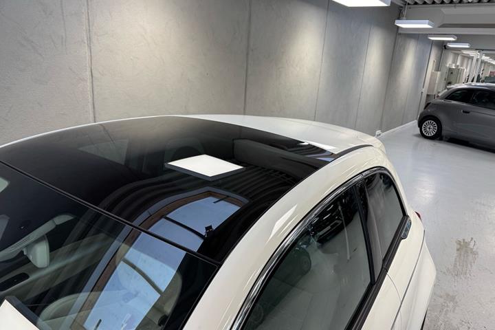 Hvid Fiat 500e fra 2023