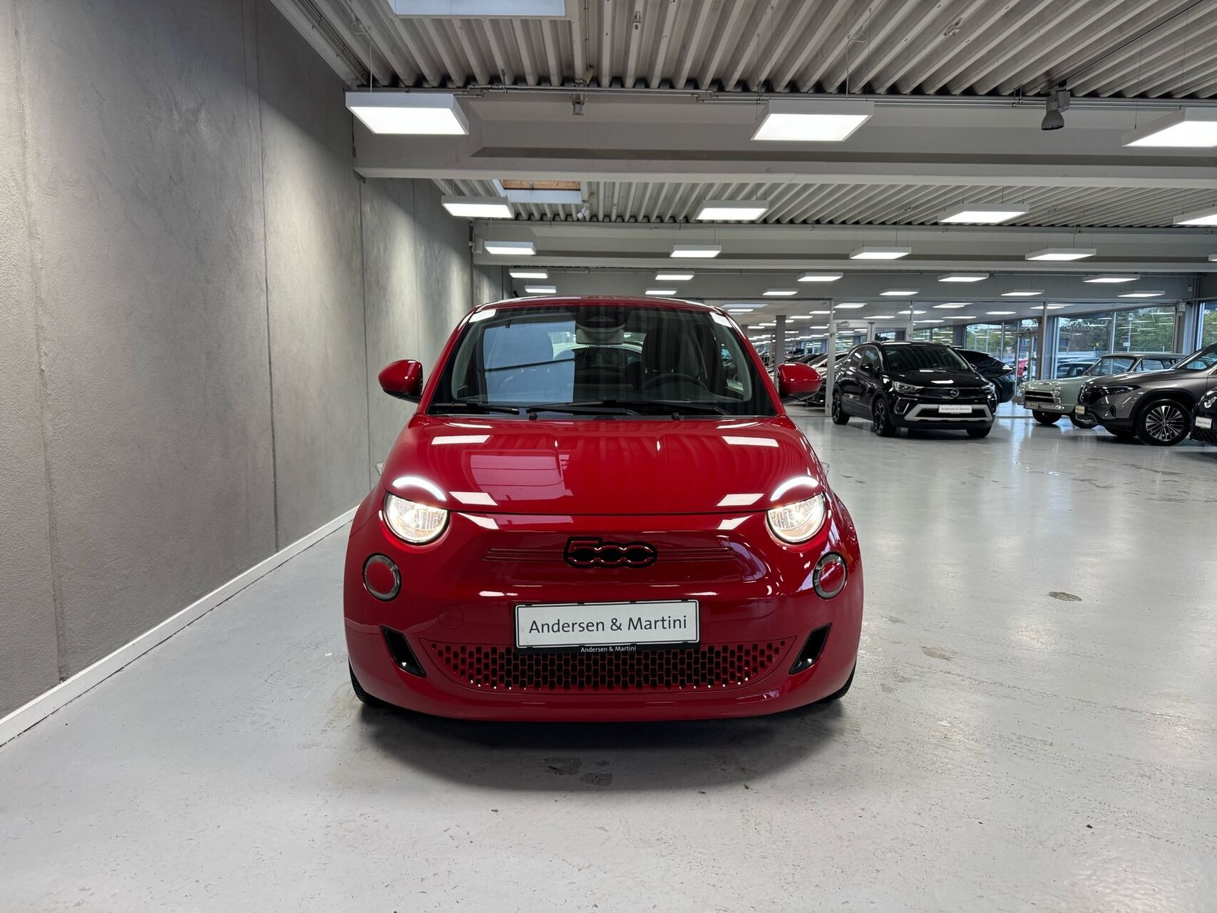 Rød Fiat 500e fra 2023
