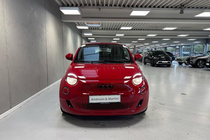 Rød Fiat 500e fra 2023