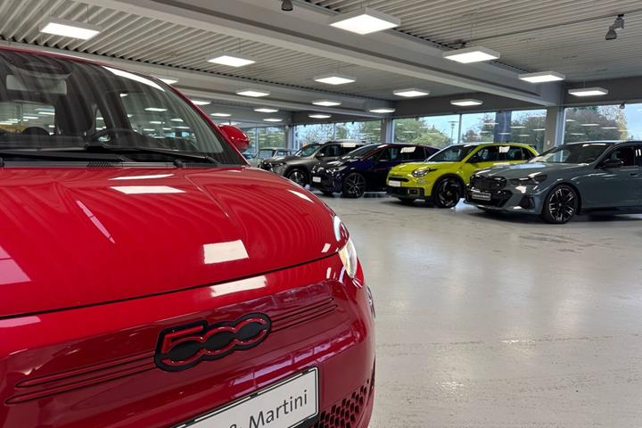 Rød Fiat 500e fra 2023