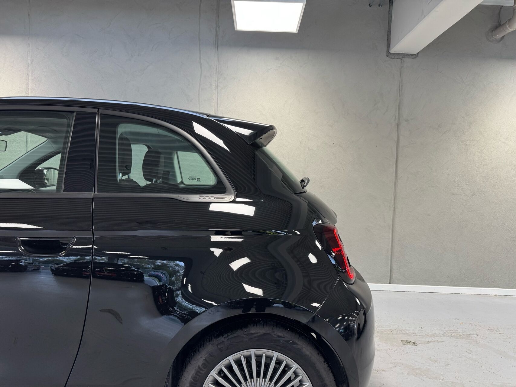 Sort Fiat 500e fra 2023