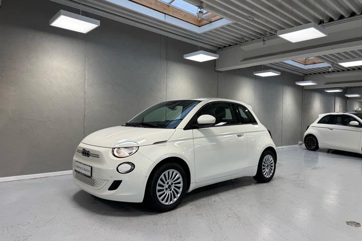 Hvid Fiat 500e fra 2023
