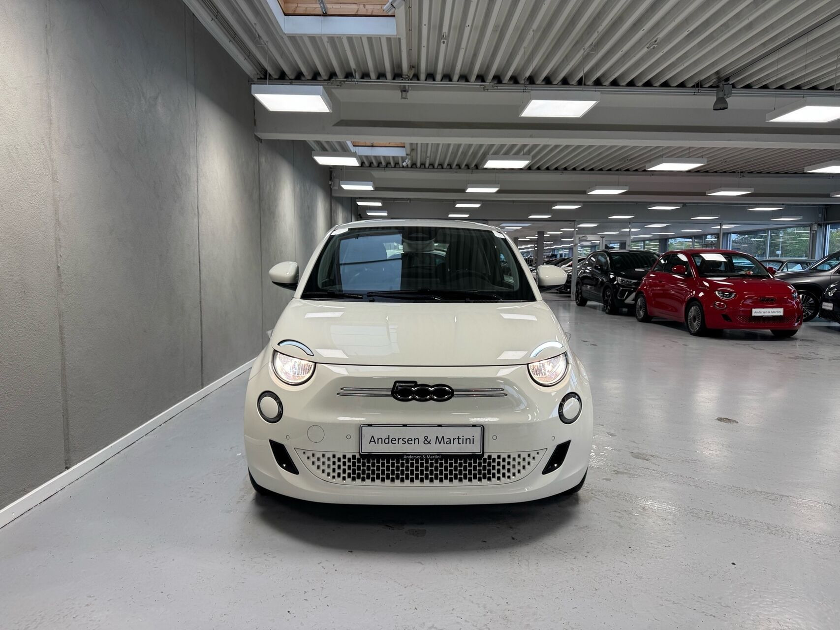 Hvid Fiat 500e fra 2023