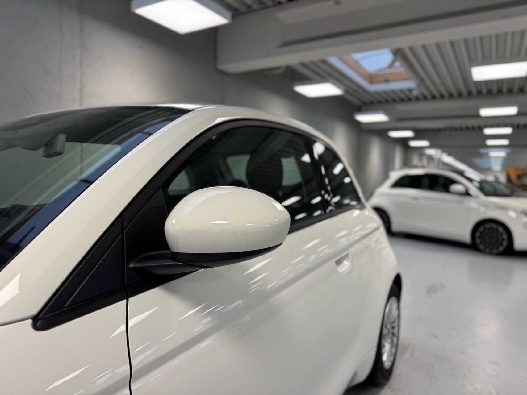 Hvid Fiat 500e fra 2023