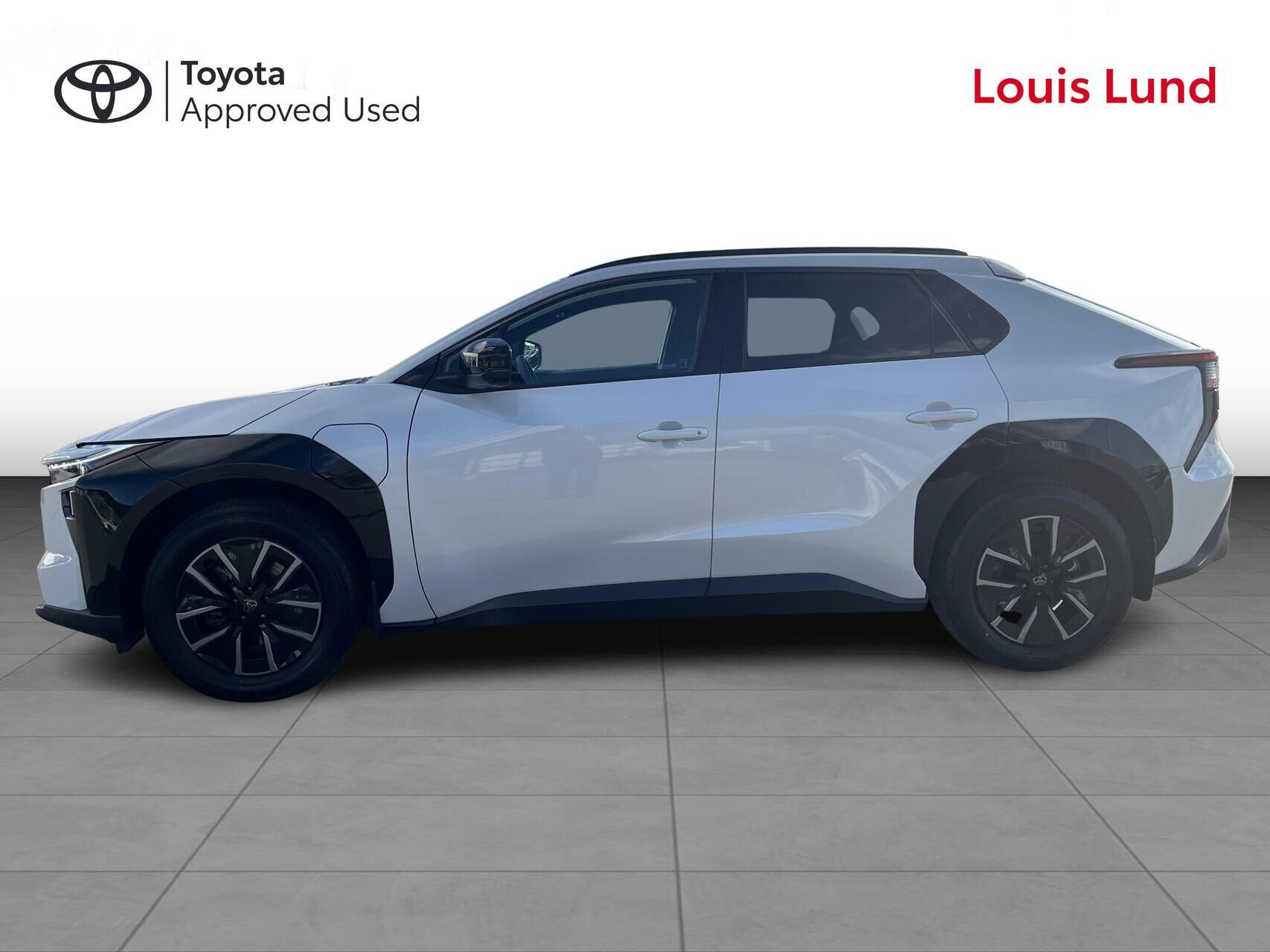 Hvid Toyota BZ4X fra 2026