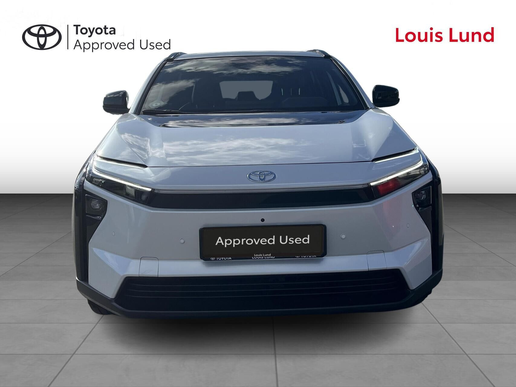 Hvid Toyota BZ4X fra 2026