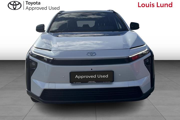 Hvid Toyota BZ4X fra 2026