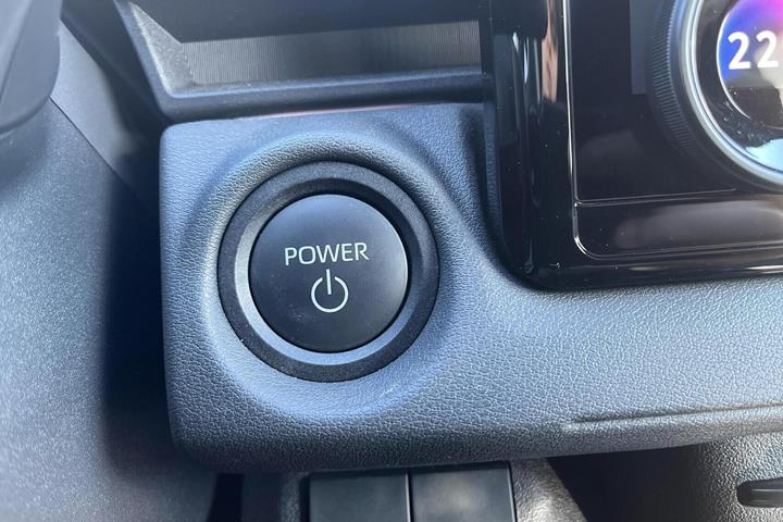 Hvid Toyota BZ4X fra 2026