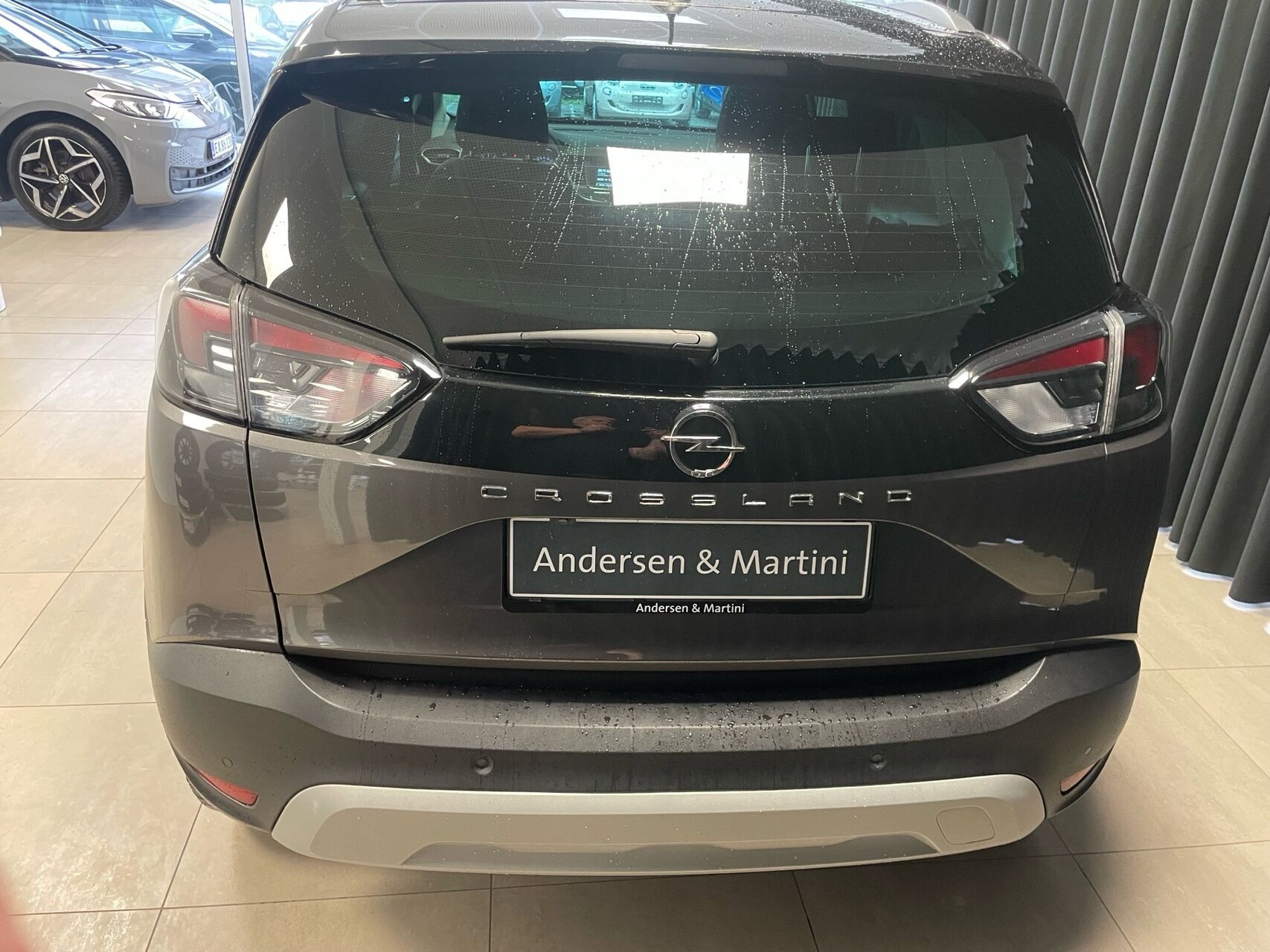 Grå Opel Crossland fra 2021
