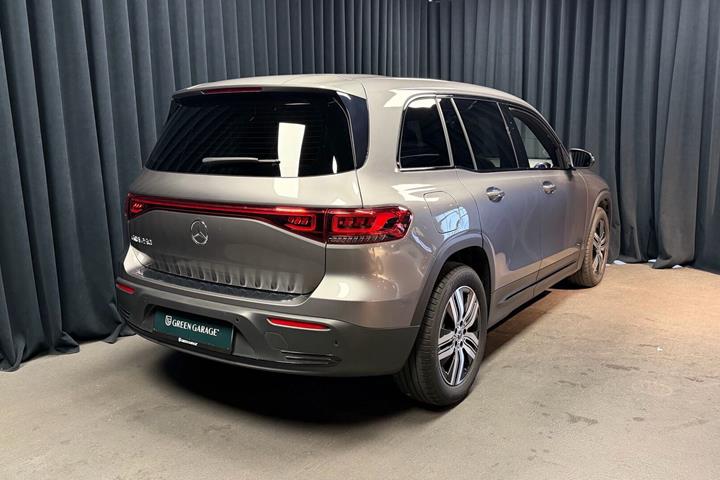Grå Mercedes EQB250 fra 2023