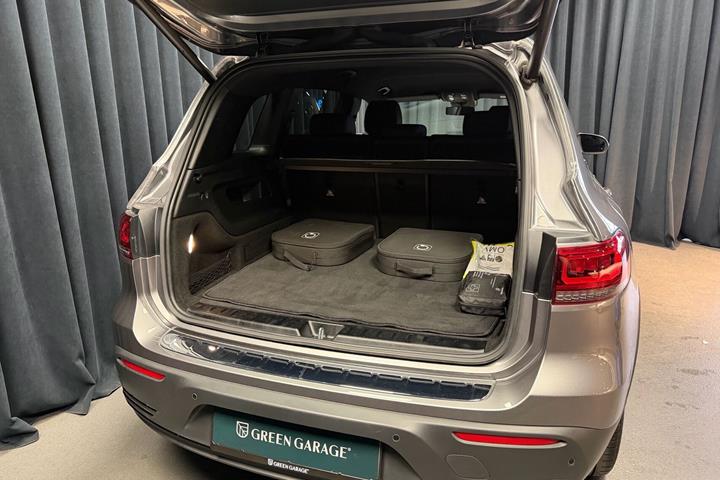 Grå Mercedes EQB250 fra 2023