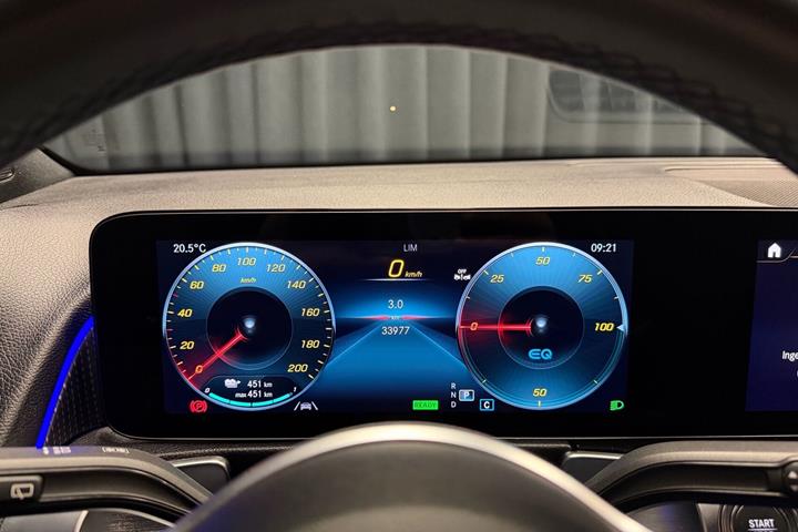 Grå Mercedes EQB250 fra 2023