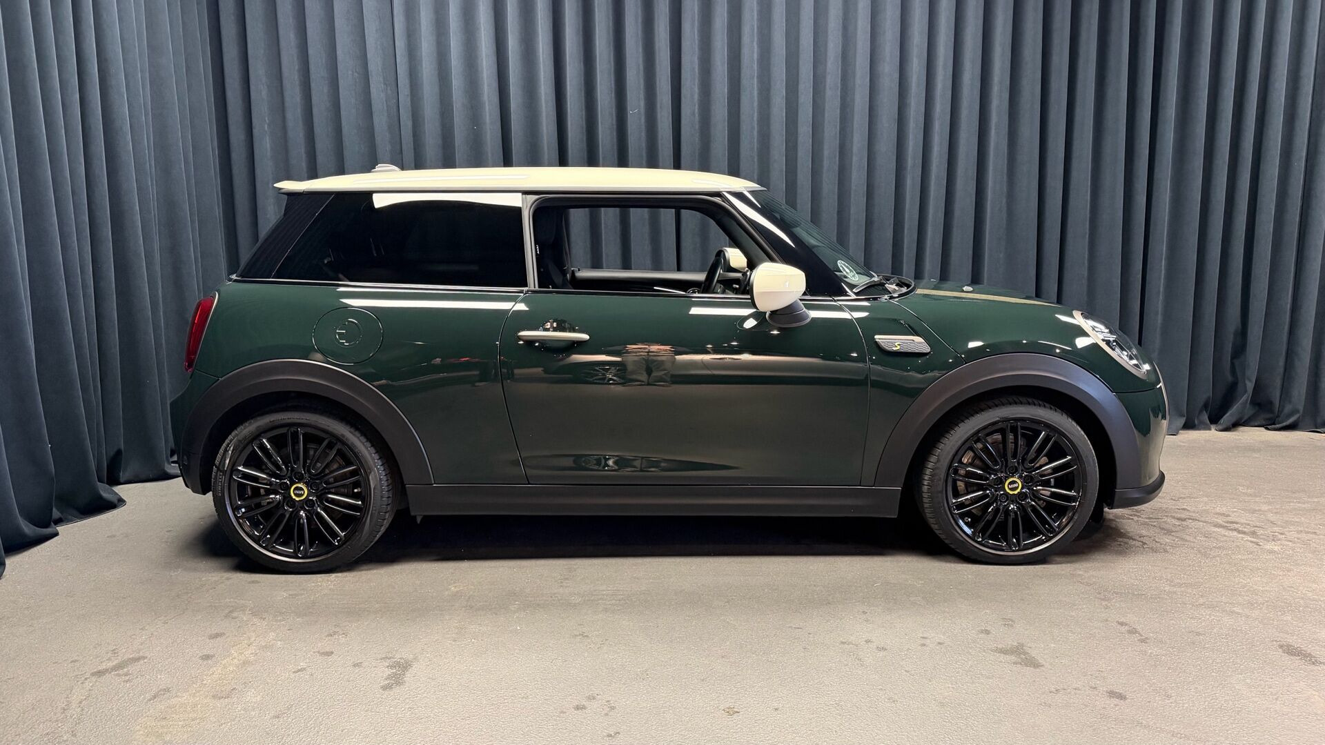 Grøn Mini Cooper fra 2023