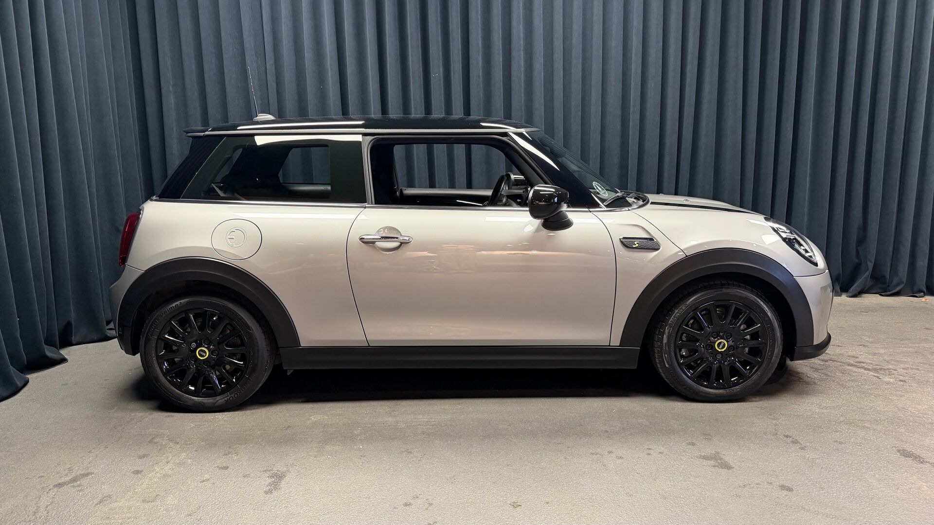 Sølv Mini Cooper fra 2023