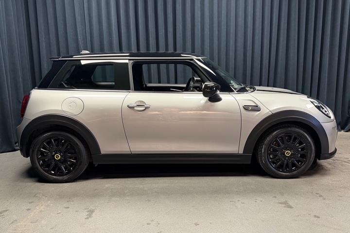 Sølv Mini Cooper fra 2023