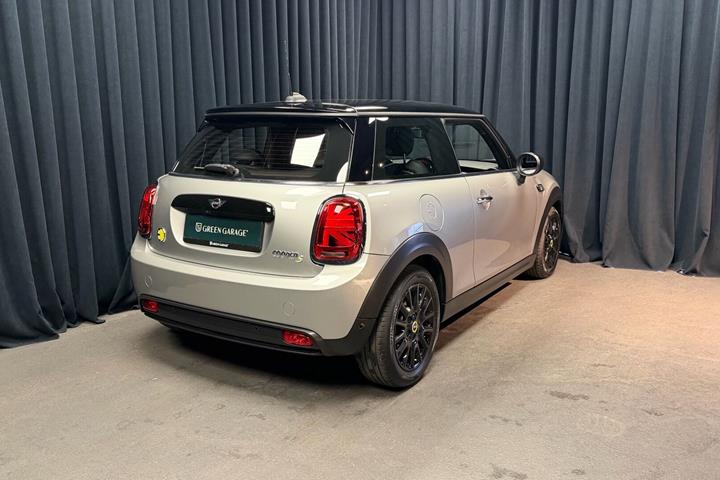 Sølv Mini Cooper fra 2023
