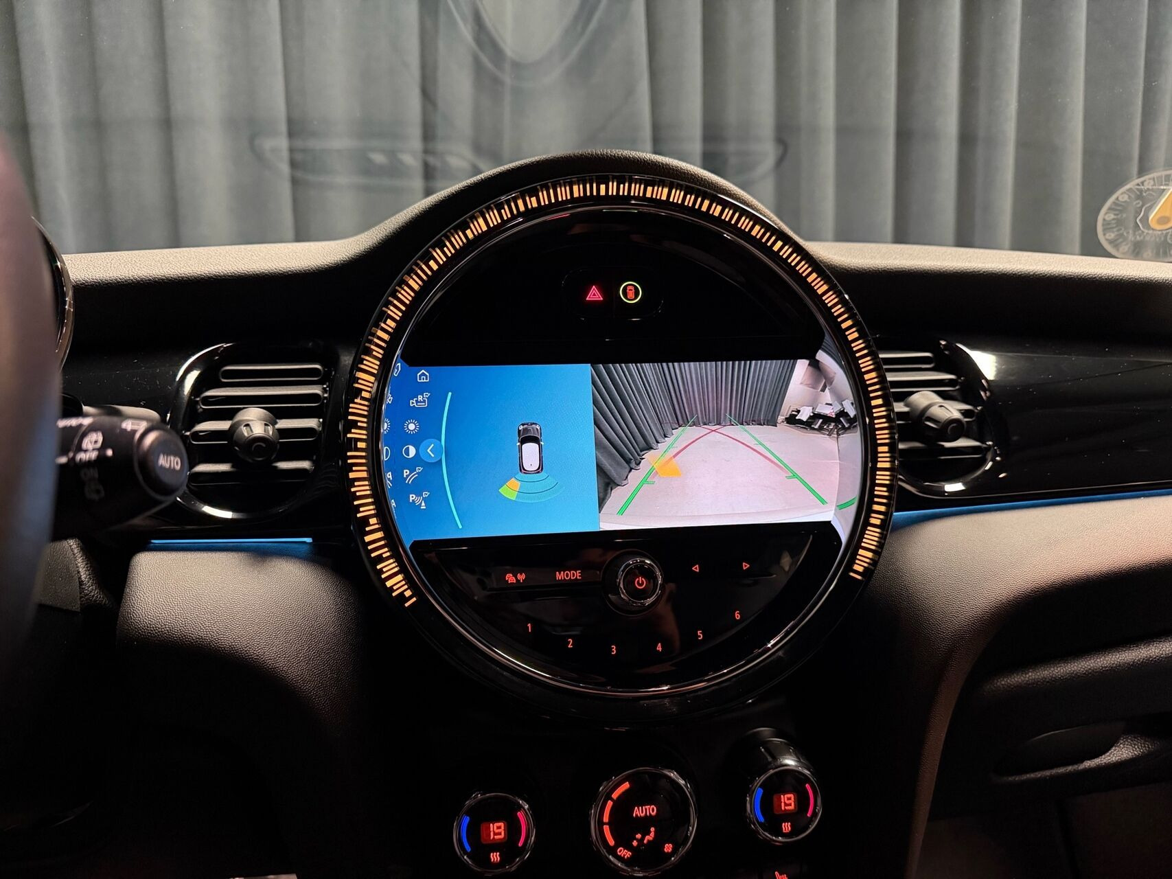 Sølv Mini Cooper fra 2023