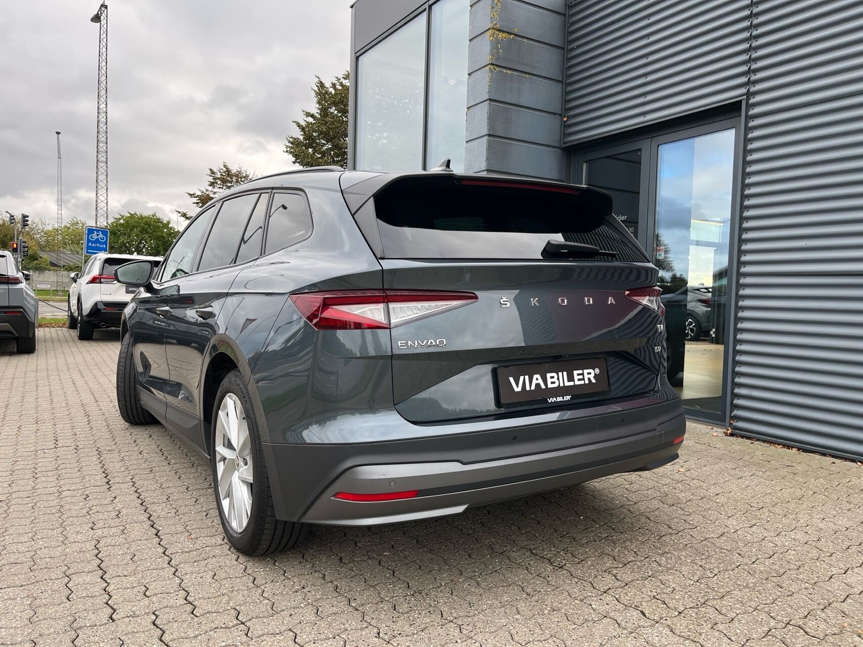 Grå Skoda Enyaq fra 2022