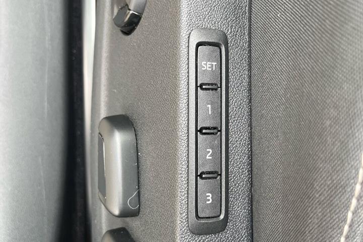 Grå Skoda Enyaq fra 2022