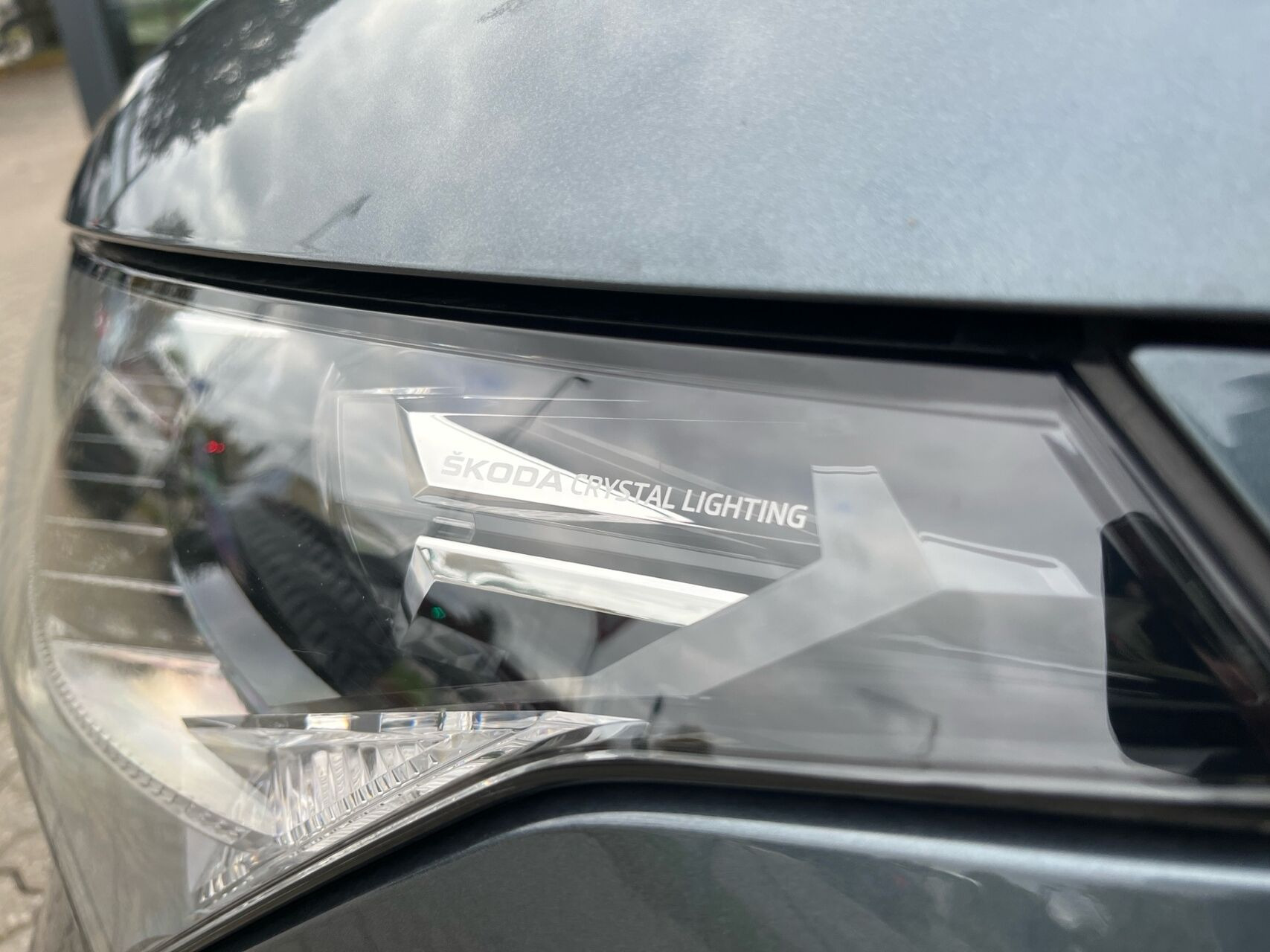 Grå Skoda Enyaq fra 2022