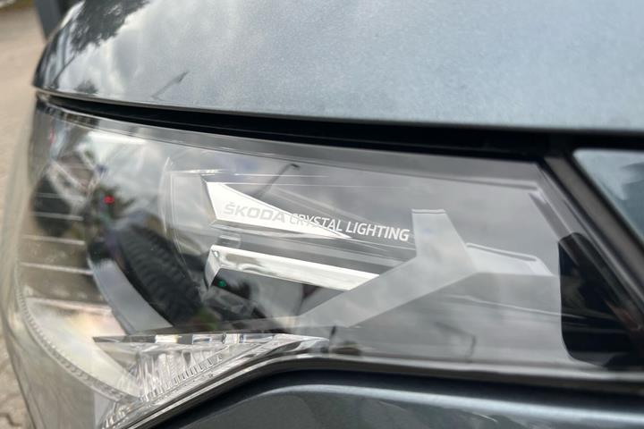 Grå Skoda Enyaq fra 2022
