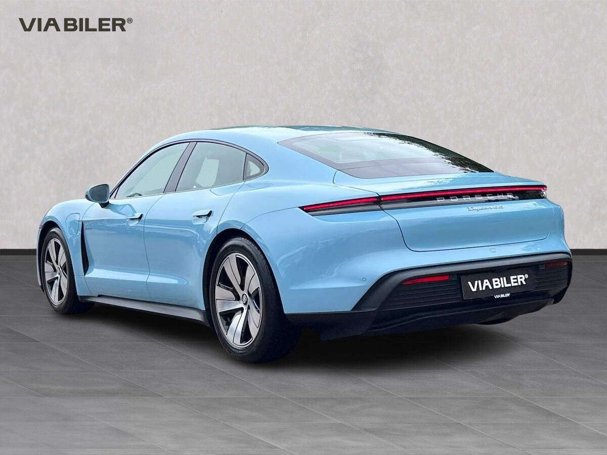 Blå Porsche Taycan fra 2020