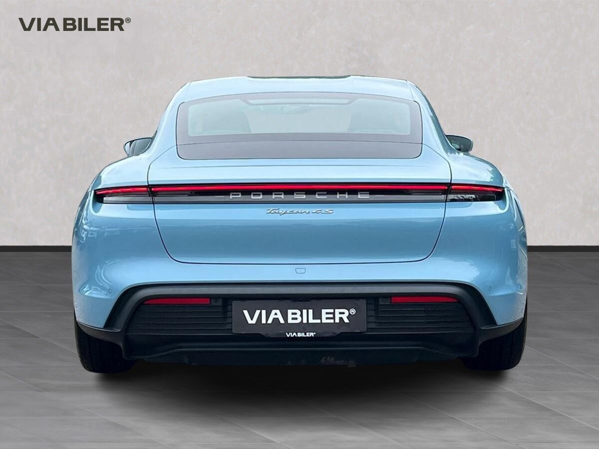 Blå Porsche Taycan fra 2020