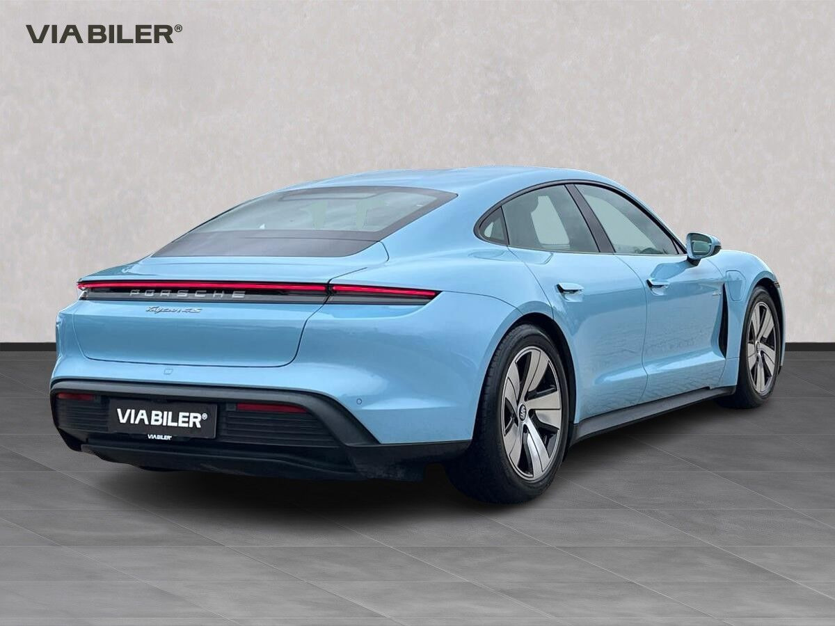Blå Porsche Taycan fra 2020