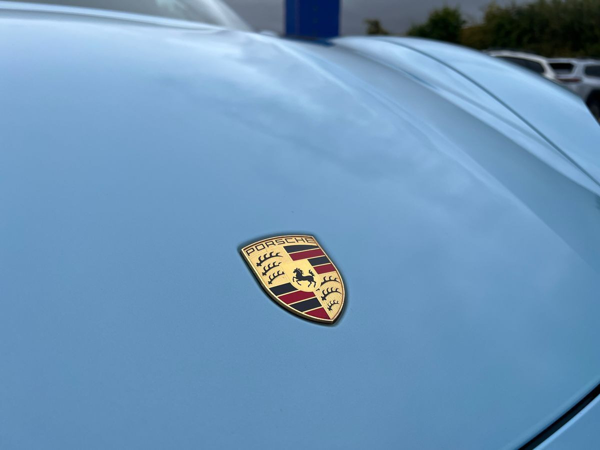 Blå Porsche Taycan fra 2020