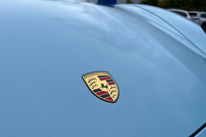 Blå Porsche Taycan fra 2020