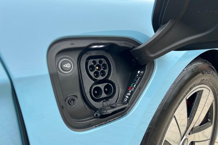 Blå Porsche Taycan fra 2020