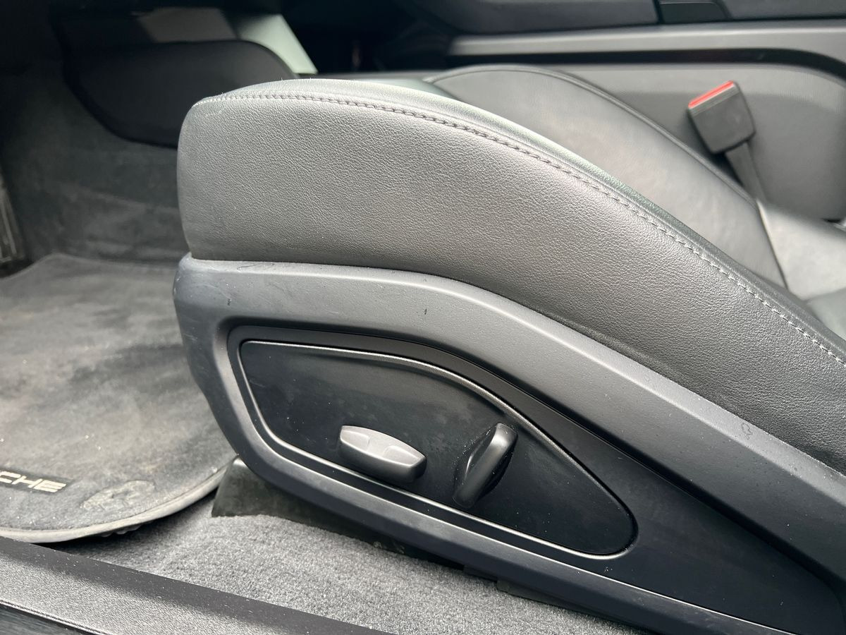 Blå Porsche Taycan fra 2020