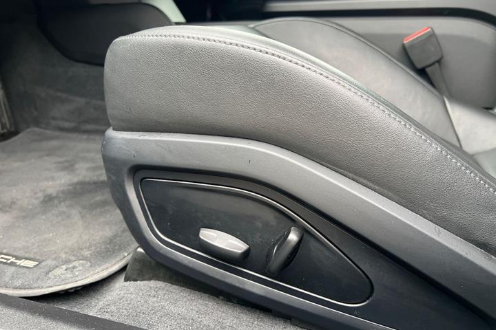 Blå Porsche Taycan fra 2020