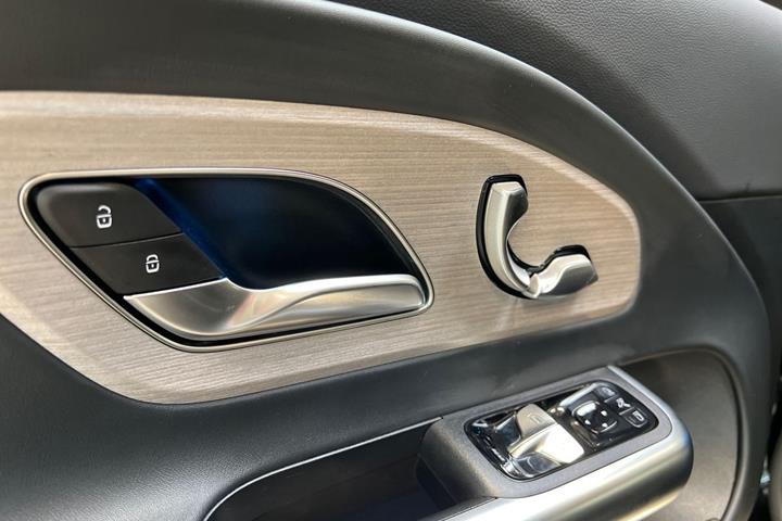 Sort Mercedes CLA250+ fra 2026