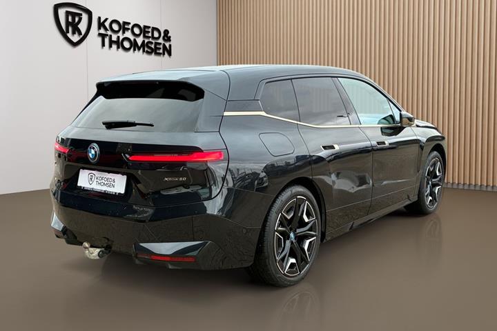 Sort BMW iX fra 2022