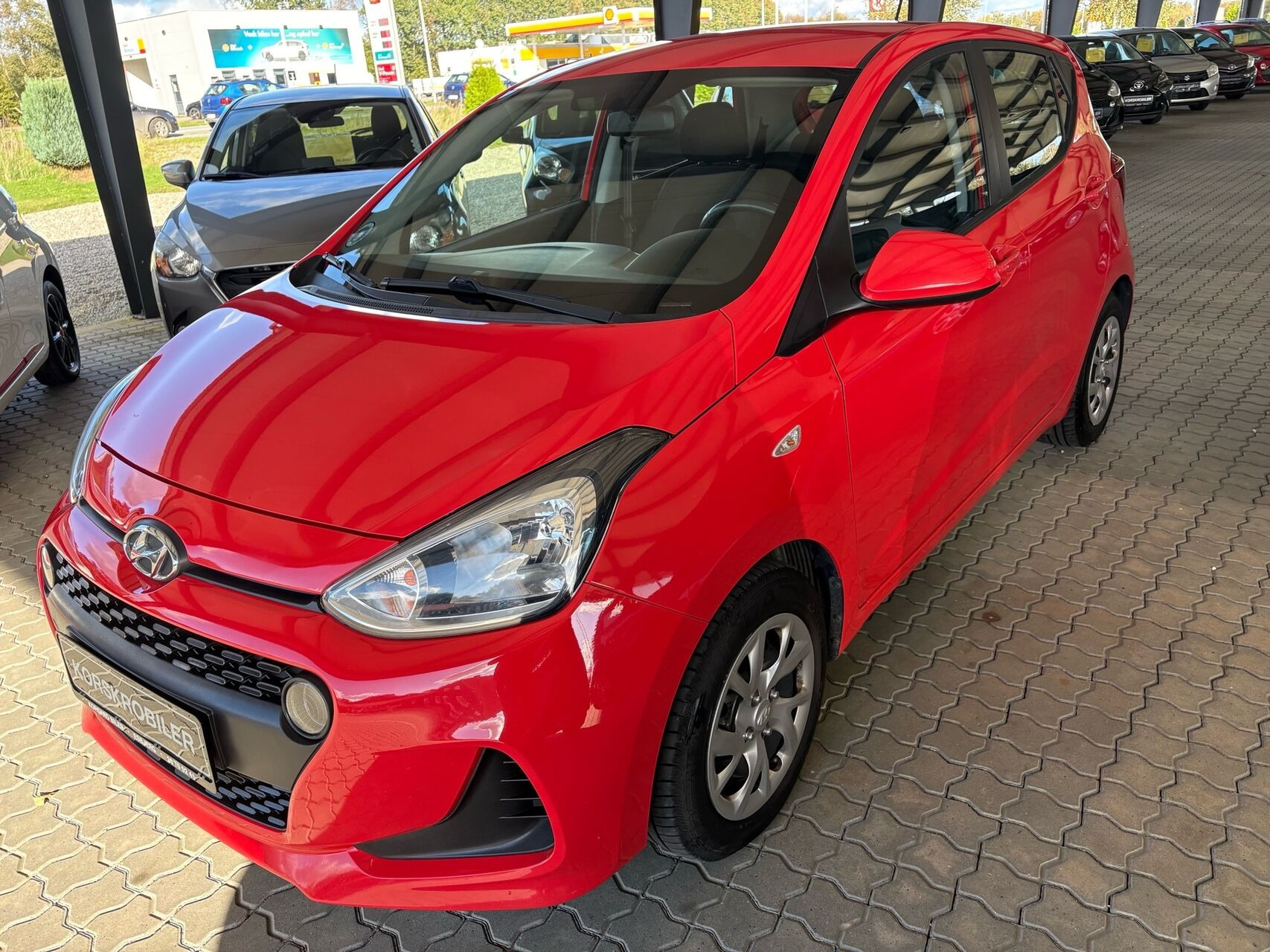 Rød Hyundai i10 fra 2019