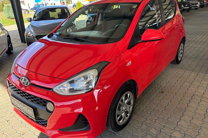 Rød Hyundai i10 fra 2019