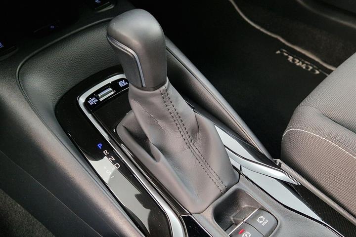 Sølv Toyota Corolla fra 2019