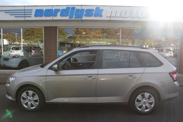 Orange Skoda Fabia fra 2017