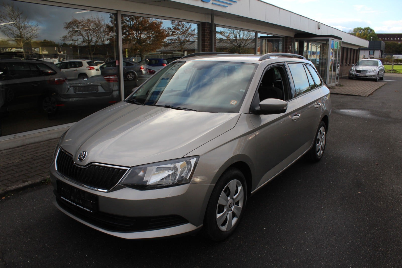 Orange Skoda Fabia fra 2017